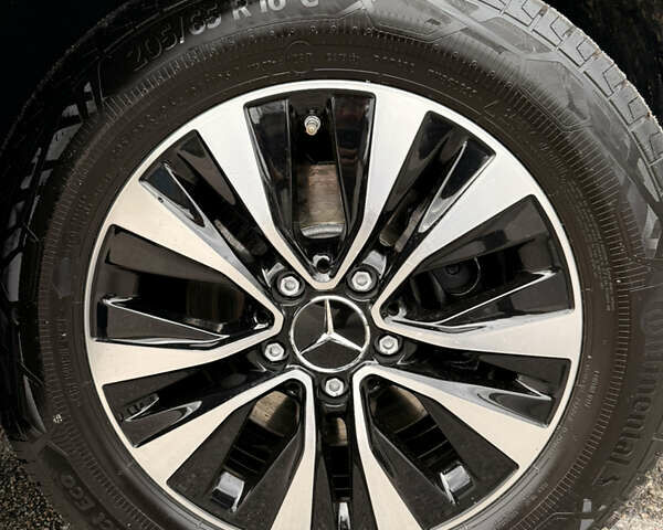 Черный Мерседес Вито, объемом двигателя 2.2 л и пробегом 250 тыс. км за 28000 $, фото 39 на Automoto.ua