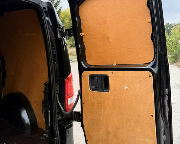 Черный Мерседес Вито, объемом двигателя 2.2 л и пробегом 250 тыс. км за 28000 $, фото 34 на Automoto.ua