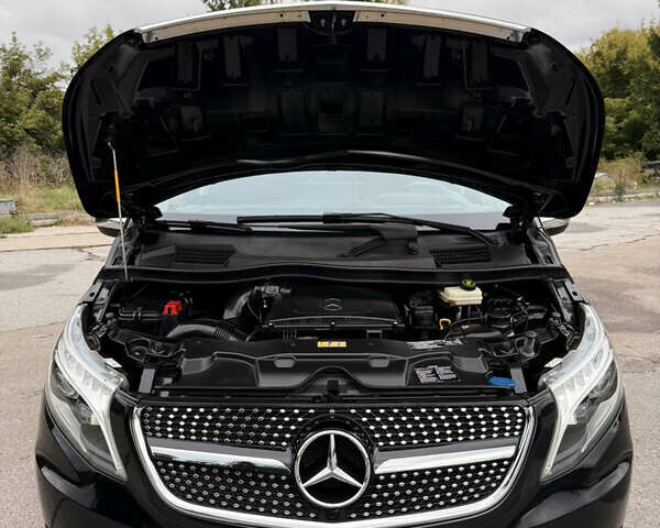 Черный Мерседес Вито, объемом двигателя 2.2 л и пробегом 250 тыс. км за 28000 $, фото 43 на Automoto.ua