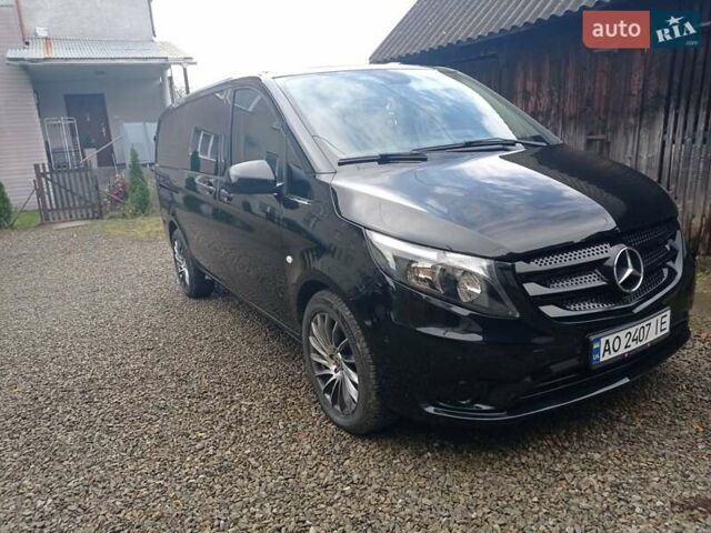 Черный Мерседес Вито, объемом двигателя 2.2 л и пробегом 160 тыс. км за 32000 $, фото 6 на Automoto.ua