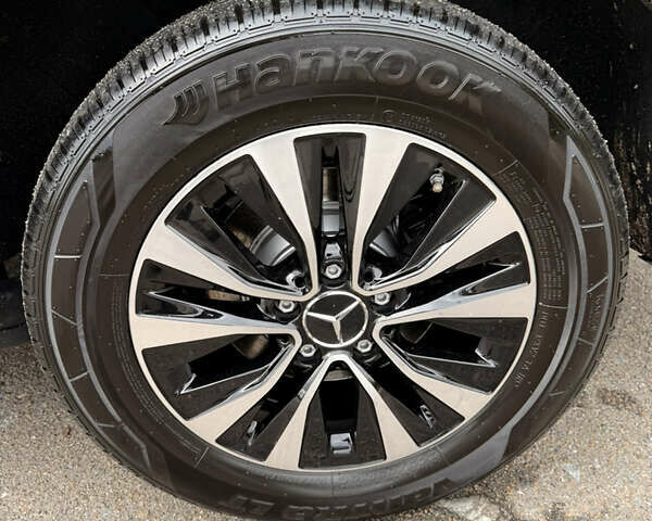 Черный Мерседес Вито, объемом двигателя 2.2 л и пробегом 250 тыс. км за 28000 $, фото 41 на Automoto.ua