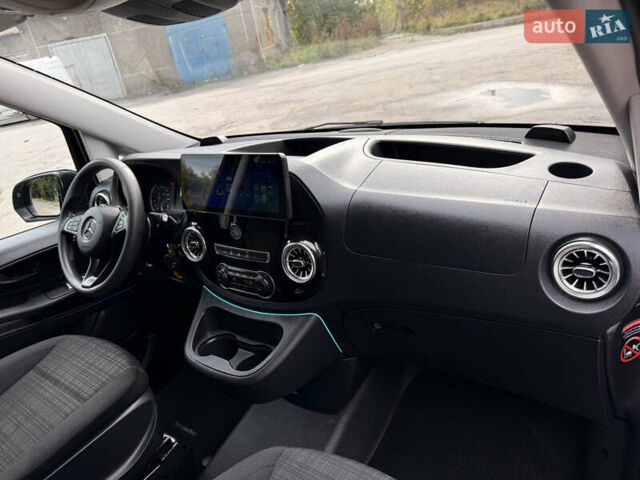 Черный Мерседес Вито, объемом двигателя 2.2 л и пробегом 250 тыс. км за 28000 $, фото 26 на Automoto.ua