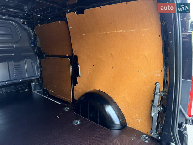 Черный Мерседес Вито, объемом двигателя 2.2 л и пробегом 250 тыс. км за 28000 $, фото 35 на Automoto.ua