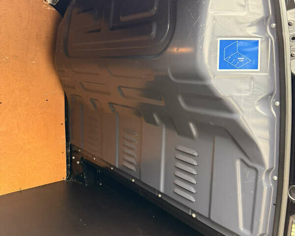 Черный Мерседес Вито, объемом двигателя 2.2 л и пробегом 250 тыс. км за 28000 $, фото 30 на Automoto.ua