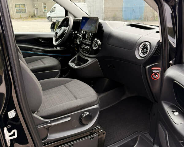 Черный Мерседес Вито, объемом двигателя 2.2 л и пробегом 250 тыс. км за 28000 $, фото 28 на Automoto.ua