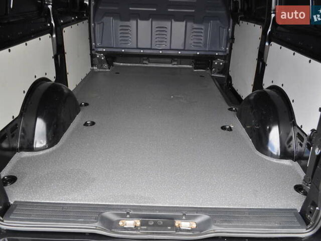 Чорний Мерседес Віто, об'ємом двигуна 1.95 л та пробігом 250 тис. км за 27800 $, фото 25 на Automoto.ua