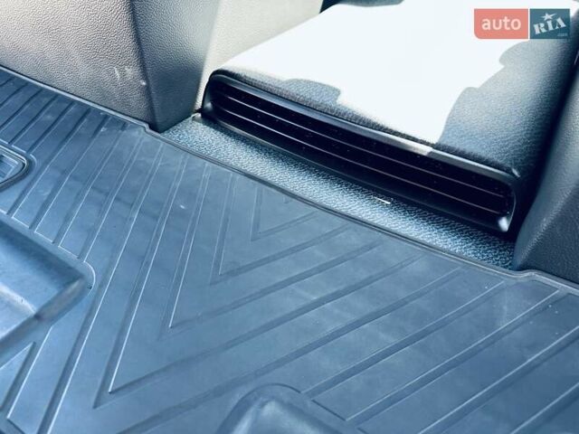 Чорний Мерседес Віто, об'ємом двигуна 1.95 л та пробігом 137 тис. км за 39800 $, фото 18 на Automoto.ua