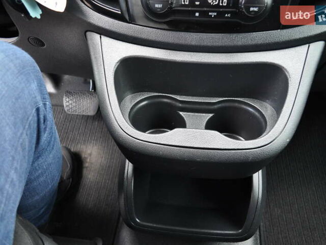 Чорний Мерседес Віто, об'ємом двигуна 1.95 л та пробігом 250 тис. км за 27800 $, фото 42 на Automoto.ua