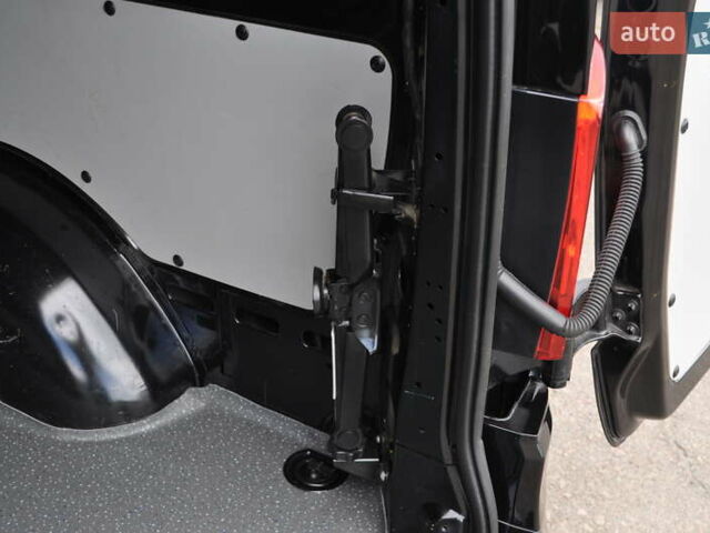 Чорний Мерседес Віто, об'ємом двигуна 1.95 л та пробігом 250 тис. км за 27800 $, фото 26 на Automoto.ua