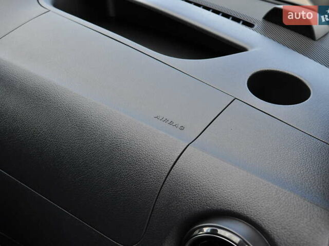 Чорний Мерседес Віто, об'ємом двигуна 1.95 л та пробігом 250 тис. км за 27800 $, фото 31 на Automoto.ua