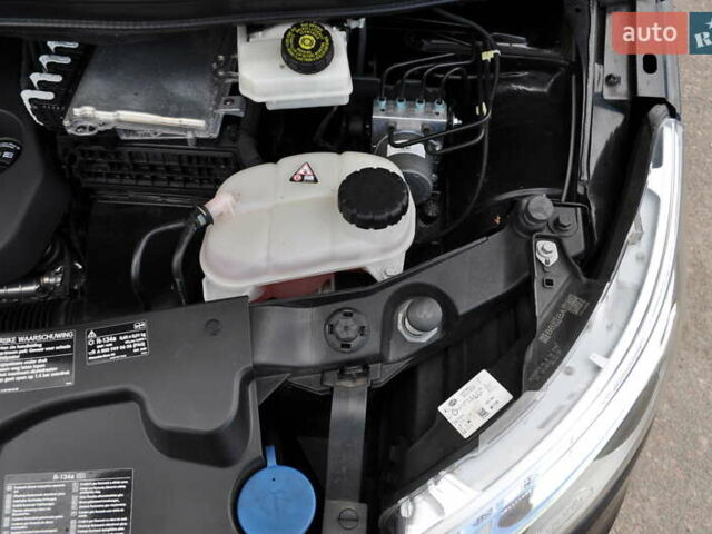 Чорний Мерседес Віто, об'ємом двигуна 1.95 л та пробігом 250 тис. км за 27800 $, фото 50 на Automoto.ua