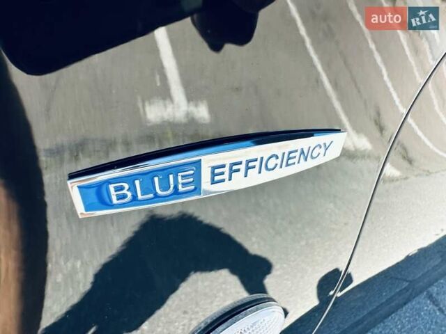 Чорний Мерседес Віто, об'ємом двигуна 1.95 л та пробігом 137 тис. км за 39800 $, фото 20 на Automoto.ua