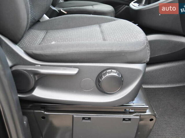 Чорний Мерседес Віто, об'ємом двигуна 1.95 л та пробігом 250 тис. км за 27800 $, фото 34 на Automoto.ua