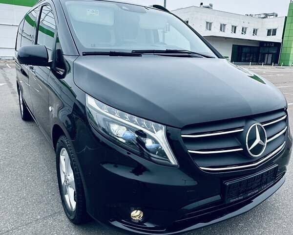 Черный Мерседес Вито, объемом двигателя 1.95 л и пробегом 83 тыс. км за 48800 $, фото 1 на Automoto.ua