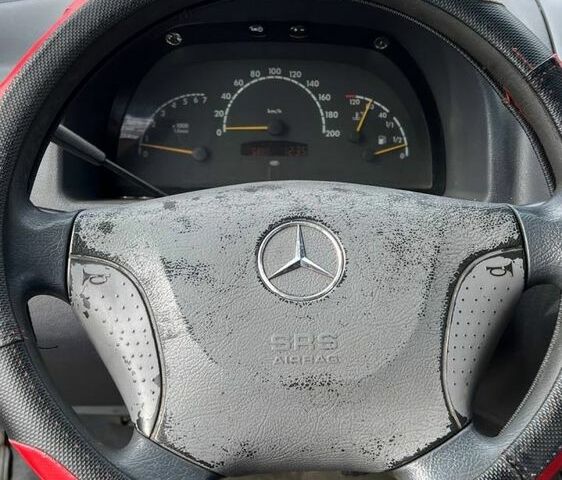 Чорний Мерседес Віто, об'ємом двигуна 2.1 л та пробігом 300 тис. км за 2800 $, фото 3 на Automoto.ua