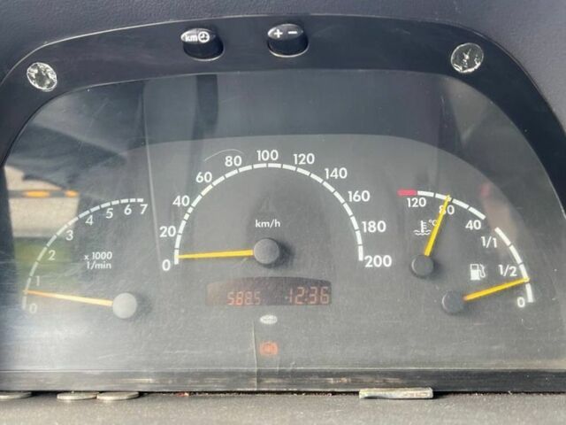 Чорний Мерседес Віто, об'ємом двигуна 2.1 л та пробігом 300 тис. км за 2800 $, фото 4 на Automoto.ua