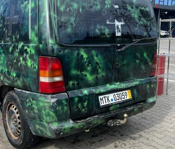 Чорний Мерседес Віто, об'ємом двигуна 2.1 л та пробігом 300 тис. км за 2800 $, фото 7 на Automoto.ua