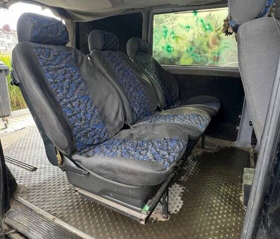 Чорний Мерседес Віто, об'ємом двигуна 2.1 л та пробігом 300 тис. км за 2800 $, фото 5 на Automoto.ua