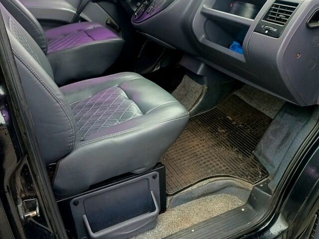 Черный Мерседес Вито, объемом двигателя 2.3 л и пробегом 360 тыс. км за 4900 $, фото 6 на Automoto.ua