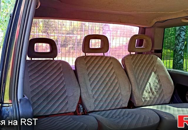 Чорний Мерседес Віто, об'ємом двигуна 2.3 л та пробігом 0 тис. км за 2600 $, фото 9 на Automoto.ua