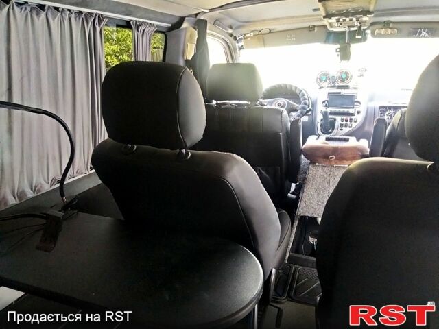 Черный Мерседес Вито, объемом двигателя 2.1 л и пробегом 0 тыс. км за 6200 $, фото 8 на Automoto.ua