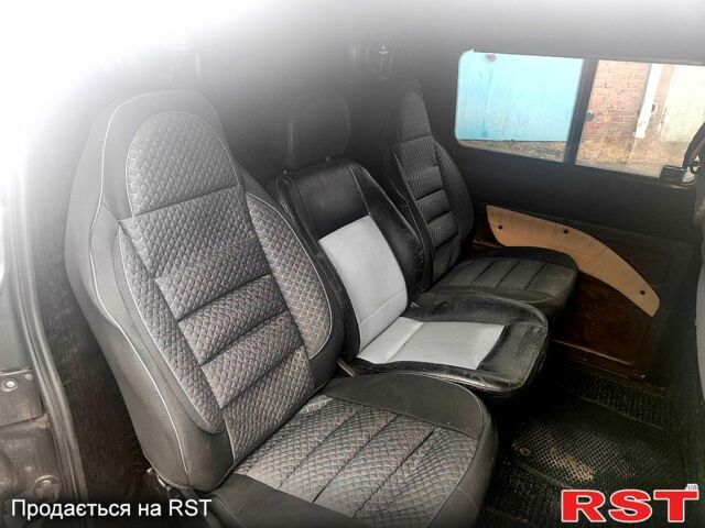 Чорний Мерседес Віто, об'ємом двигуна 2.1 л та пробігом 230 тис. км за 7000 $, фото 5 на Automoto.ua