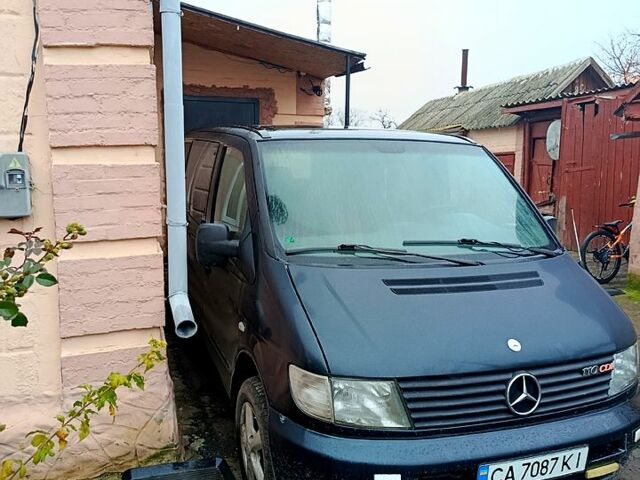 Черный Мерседес Вито, объемом двигателя 2.1 л и пробегом 330 тыс. км за 5000 $, фото 1 на Automoto.ua