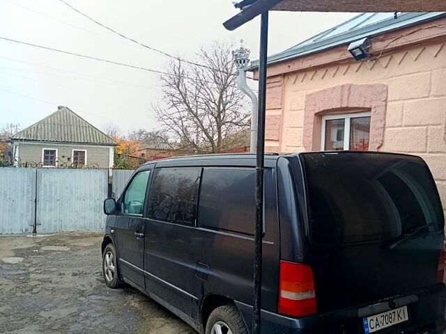 Черный Мерседес Вито, объемом двигателя 2.1 л и пробегом 330 тыс. км за 5000 $, фото 5 на Automoto.ua