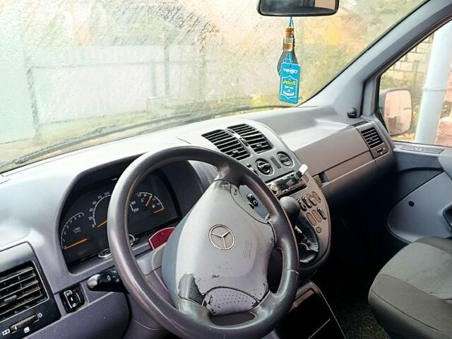 Черный Мерседес Вито, объемом двигателя 2.1 л и пробегом 330 тыс. км за 5000 $, фото 6 на Automoto.ua