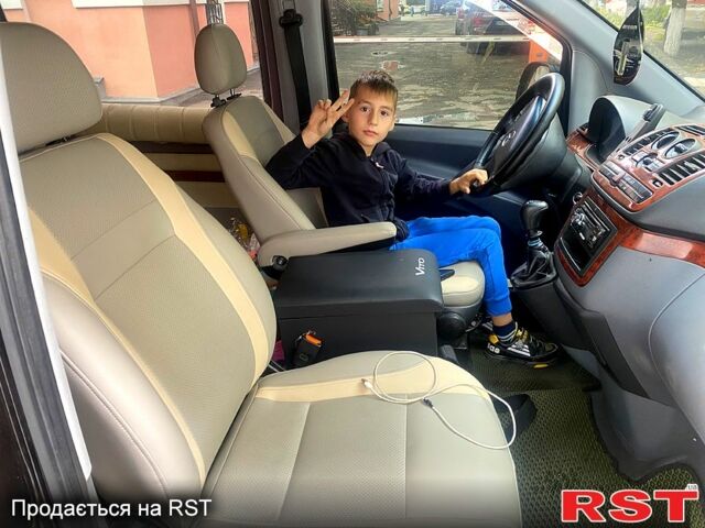Чорний Мерседес Віто, об'ємом двигуна 2.1 л та пробігом 303 тис. км за 7400 $, фото 4 на Automoto.ua