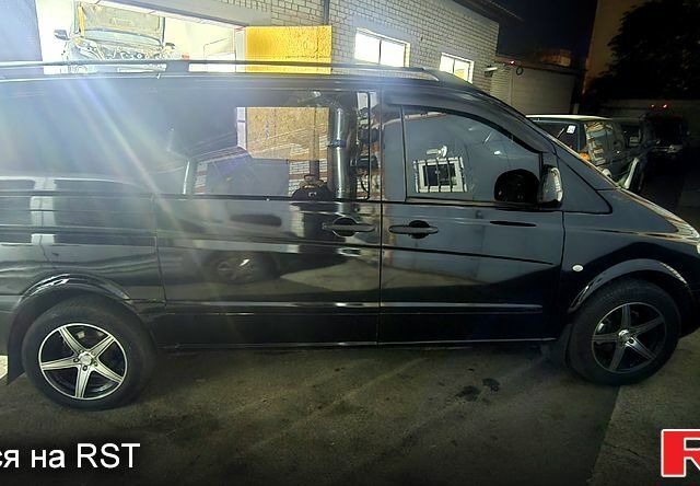 Черный Мерседес Вито, объемом двигателя 2.1 л и пробегом 405 тыс. км за 8500 $, фото 1 на Automoto.ua