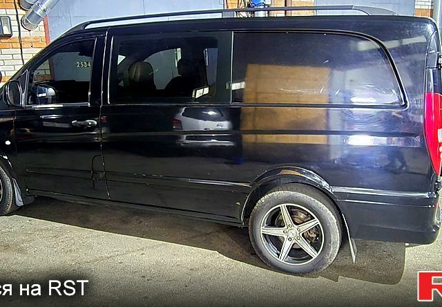 Черный Мерседес Вито, объемом двигателя 2.1 л и пробегом 405 тыс. км за 8500 $, фото 2 на Automoto.ua