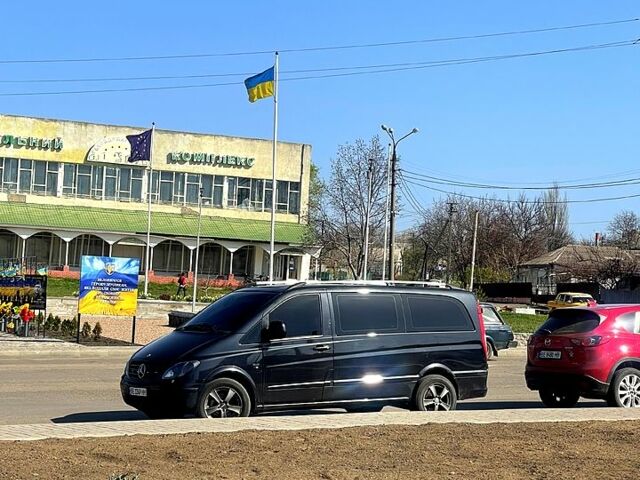 Черный Мерседес Вито, объемом двигателя 2.2 л и пробегом 340 тыс. км за 10000 $, фото 7 на Automoto.ua