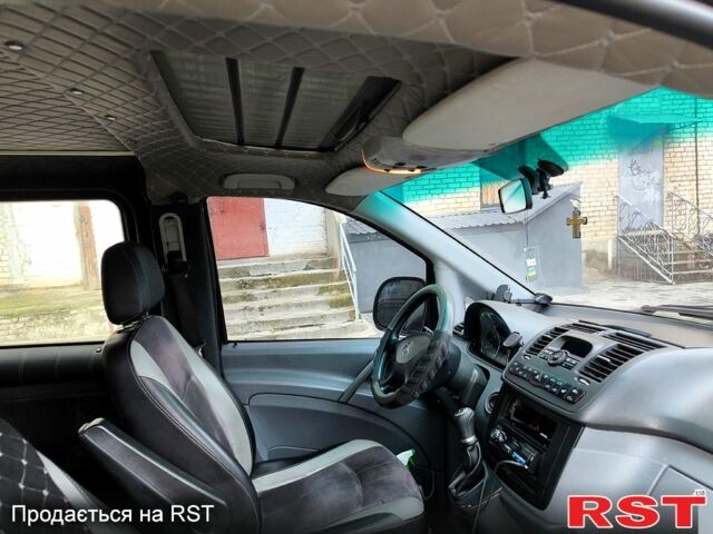 Черный Мерседес Вито, объемом двигателя 3 л и пробегом 300 тыс. км за 12000 $, фото 2 на Automoto.ua