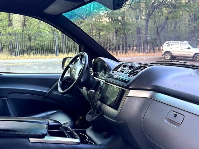 Черный Мерседес Вито, объемом двигателя 2.1 л и пробегом 335 тыс. км за 13500 $, фото 7 на Automoto.ua