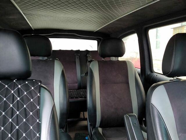 Черный Мерседес Вито, объемом двигателя 3 л и пробегом 300 тыс. км за 12000 $, фото 4 на Automoto.ua