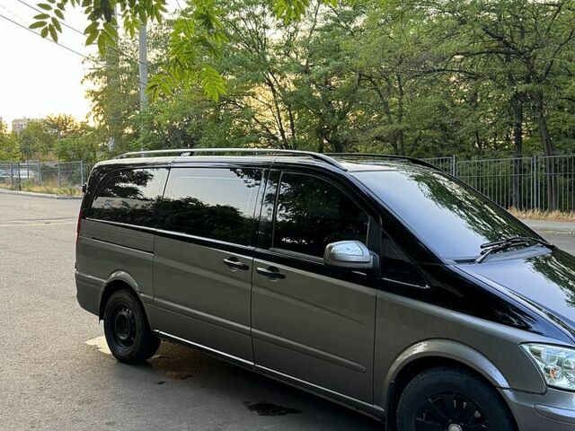 Черный Мерседес Вито, объемом двигателя 2.1 л и пробегом 335 тыс. км за 13500 $, фото 2 на Automoto.ua