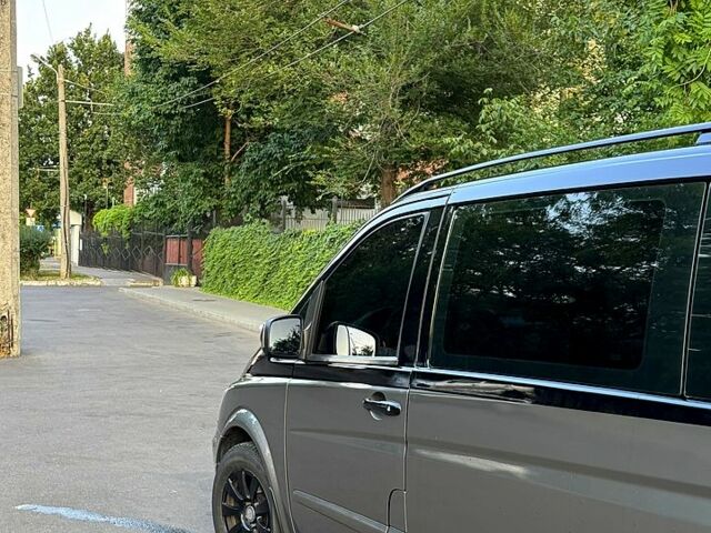 Черный Мерседес Вито, объемом двигателя 2.1 л и пробегом 335 тыс. км за 13500 $, фото 1 на Automoto.ua