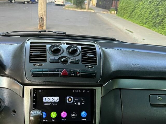 Черный Мерседес Вито, объемом двигателя 2.1 л и пробегом 335 тыс. км за 13500 $, фото 4 на Automoto.ua