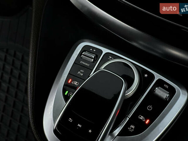 Черный Мерседес Вито, объемом двигателя 2.5 л и пробегом 220 тыс. км за 50800 $, фото 8 на Automoto.ua