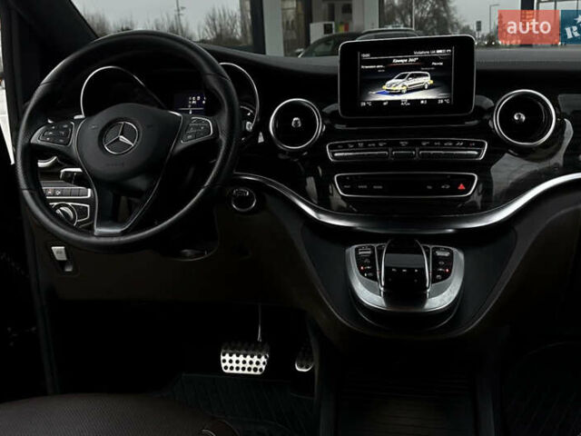 Черный Мерседес Вито, объемом двигателя 2.5 л и пробегом 220 тыс. км за 50800 $, фото 3 на Automoto.ua