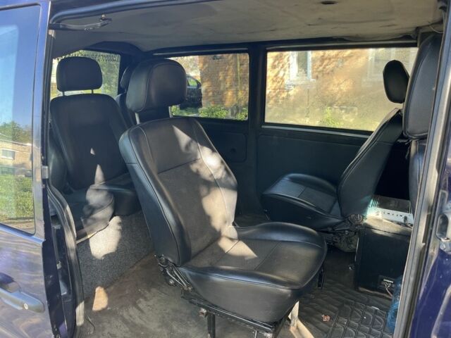 Фиолетовый Мерседес Вито, объемом двигателя 2.1 л и пробегом 540 тыс. км за 2500 $, фото 3 на Automoto.ua