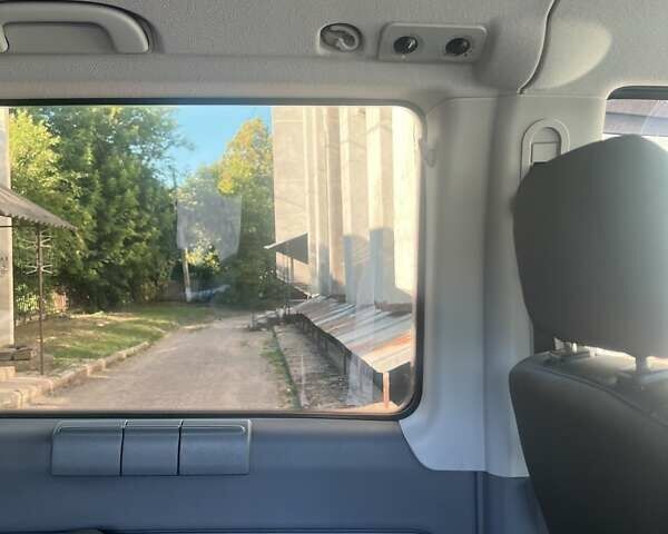 Фиолетовый Мерседес Вито, объемом двигателя 2.15 л и пробегом 348 тыс. км за 10000 $, фото 28 на Automoto.ua