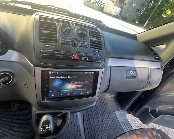 Фиолетовый Мерседес Вито, объемом двигателя 2.15 л и пробегом 348 тыс. км за 10000 $, фото 12 на Automoto.ua