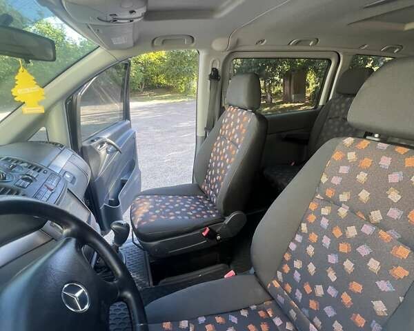 Фиолетовый Мерседес Вито, объемом двигателя 2.15 л и пробегом 348 тыс. км за 10000 $, фото 10 на Automoto.ua