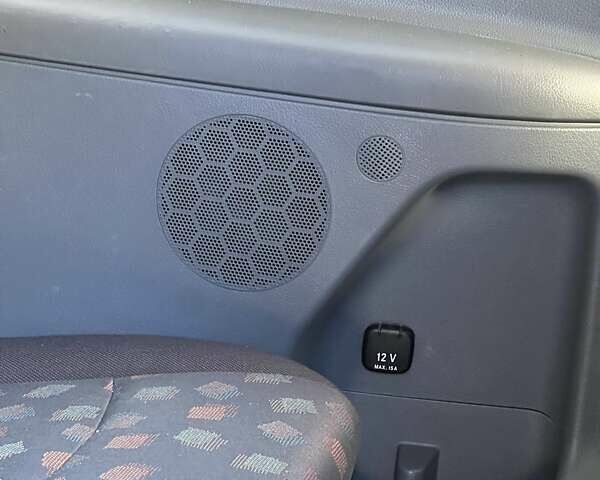 Фиолетовый Мерседес Вито, объемом двигателя 2.15 л и пробегом 348 тыс. км за 10000 $, фото 34 на Automoto.ua