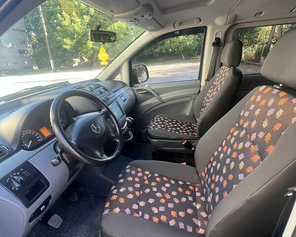 Фиолетовый Мерседес Вито, объемом двигателя 2.15 л и пробегом 348 тыс. км за 10000 $, фото 9 на Automoto.ua