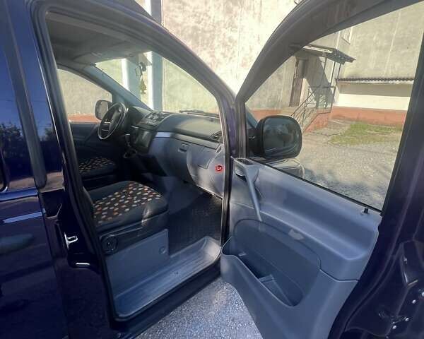 Фиолетовый Мерседес Вито, объемом двигателя 2.15 л и пробегом 348 тыс. км за 10000 $, фото 29 на Automoto.ua