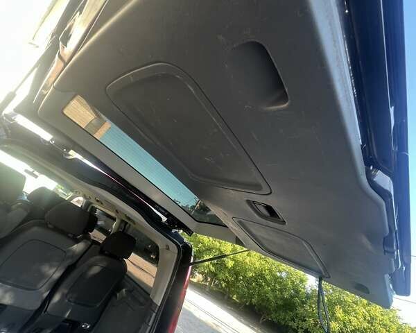 Фиолетовый Мерседес Вито, объемом двигателя 2.15 л и пробегом 348 тыс. км за 10000 $, фото 20 на Automoto.ua