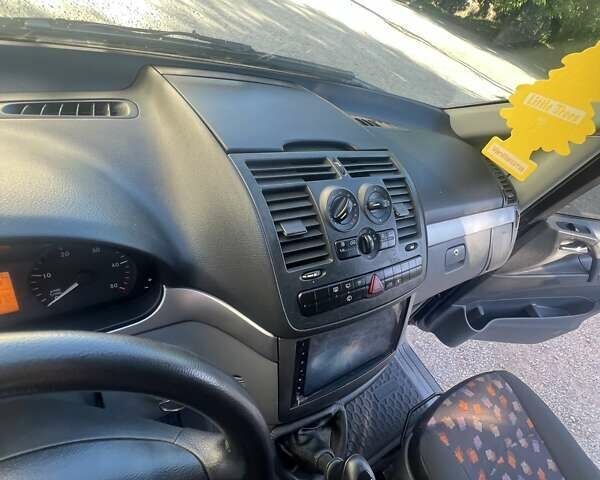 Фиолетовый Мерседес Вито, объемом двигателя 2.15 л и пробегом 348 тыс. км за 10000 $, фото 5 на Automoto.ua